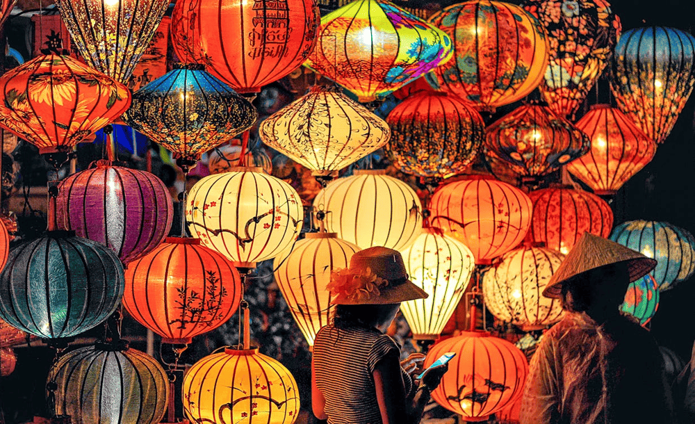 The Hoi An Lantern Festival lights up the Ancient Town with colorful lanterns (Source: Pexels)